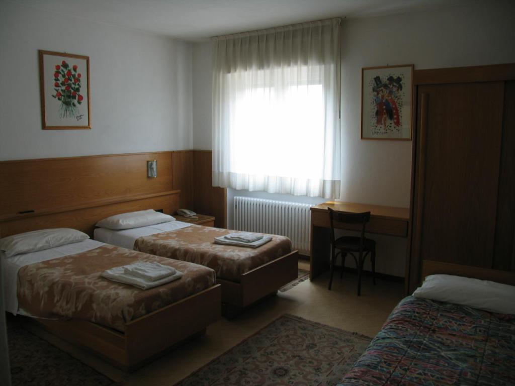 Hotel Oasi เตรนโต ภายนอก รูปภาพ