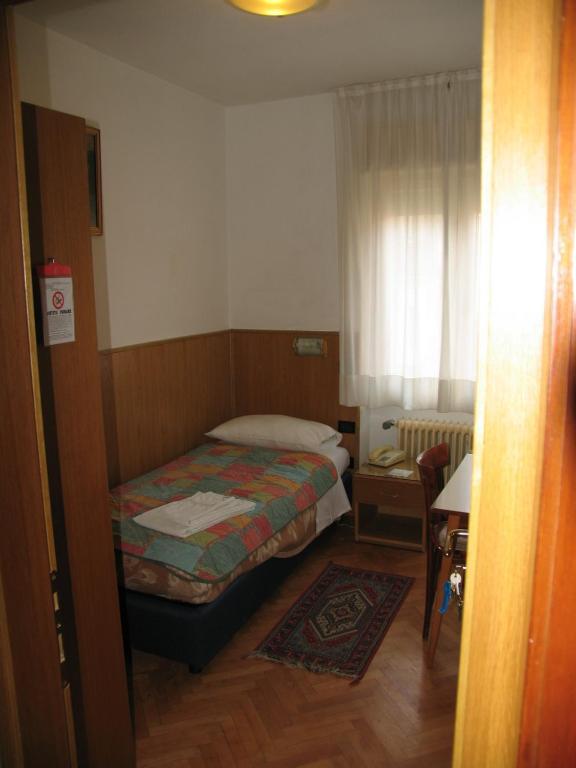 Hotel Oasi เตรนโต ภายนอก รูปภาพ